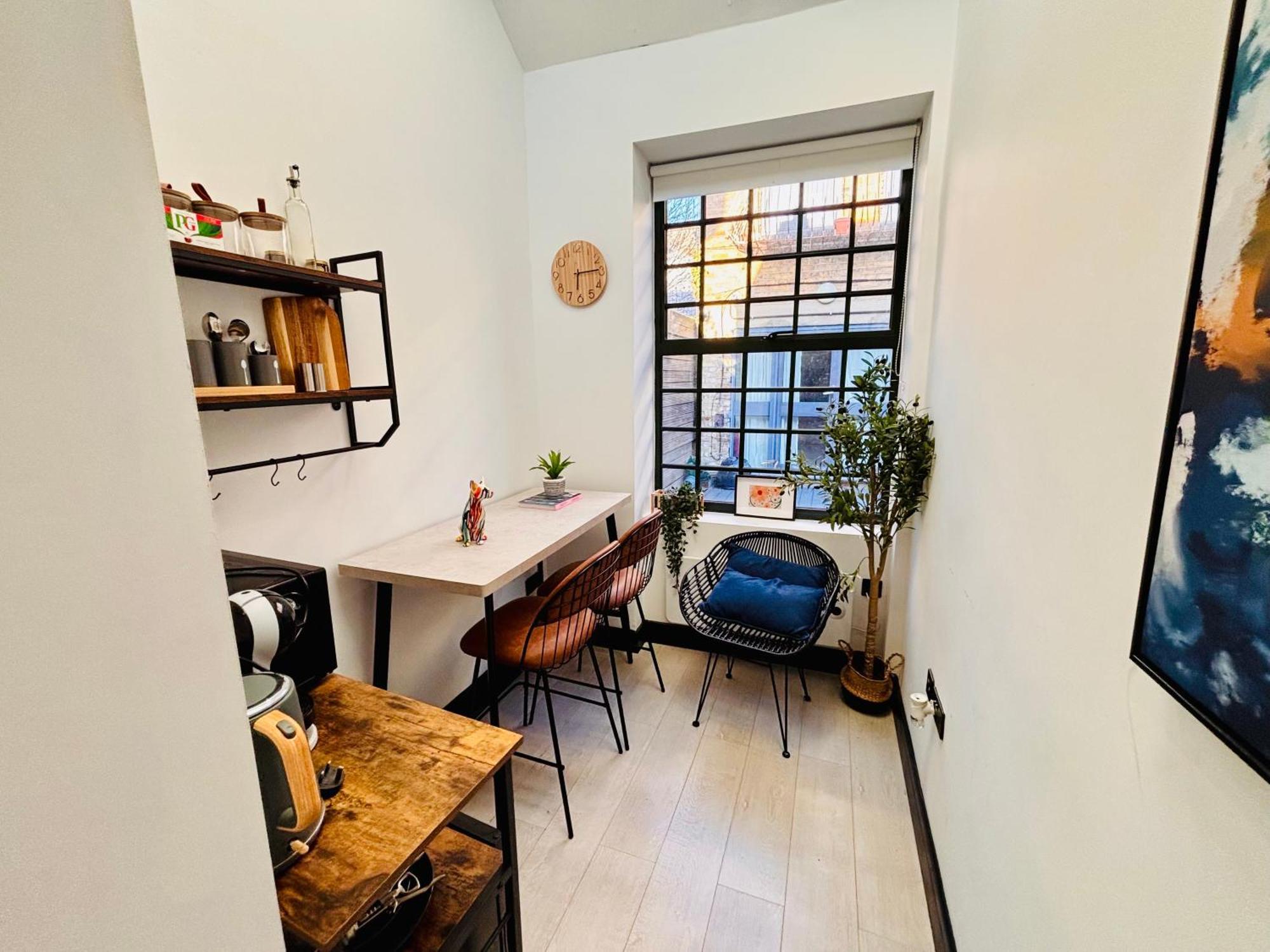 Hackney - No 19 - Vibrant Getaway Apartment *